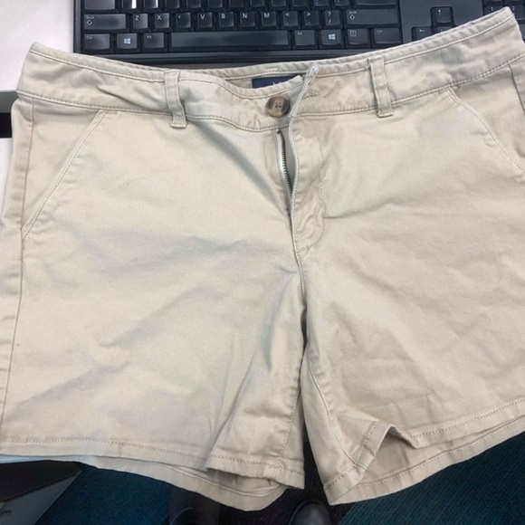 American Eagle Outfitters Pants - Like NEW American Eagle Khaki Midi Stretch Shorts!